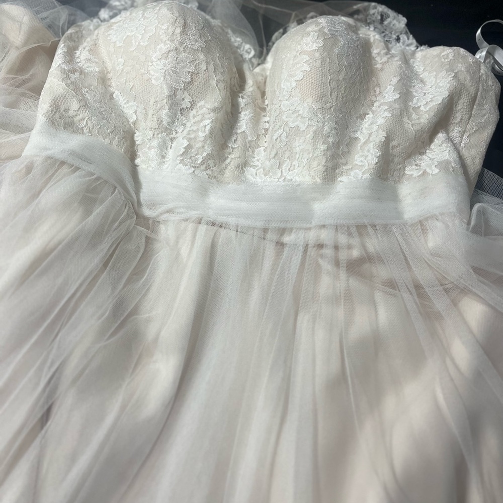 Size 22 wedding dress new with tags - Picture 4 of 7